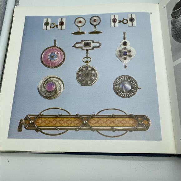 Faberge‎ Court jeweler to the Tzars First edition 1979 printed Hong Kong - Picture 5 of 9